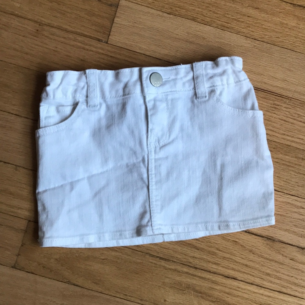 Baby Gap snow white mini skirt, like-new.